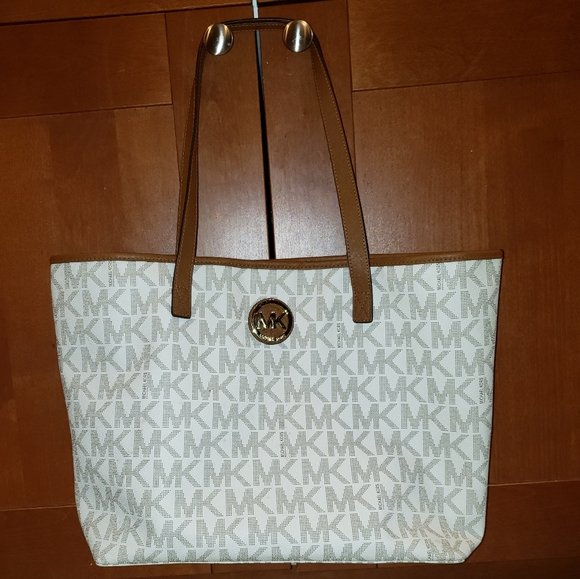 Michael Kors Handbags - Michael Kors Tote bag